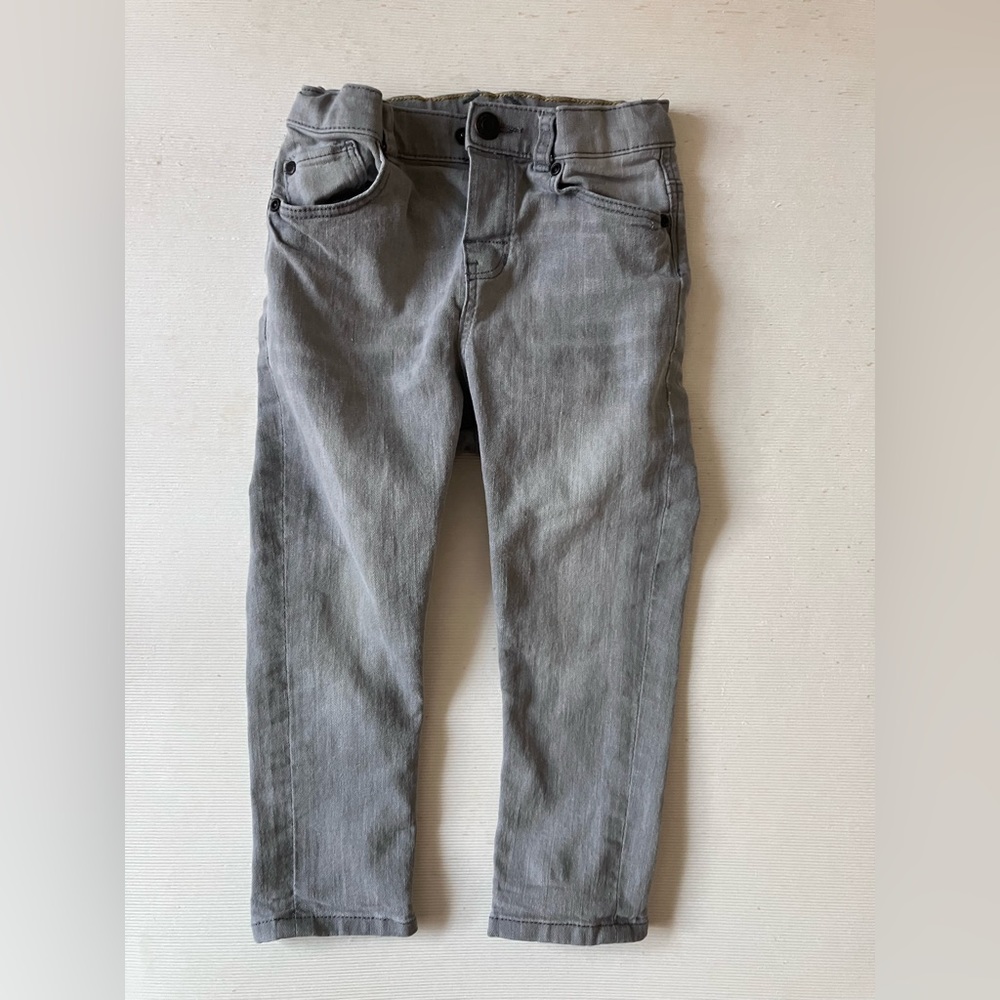 HM toddle size 1.5-2 year old light grey stretch jeans! Adorable perfect fit!